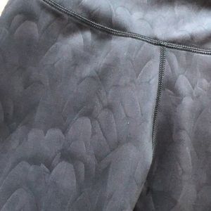 The Constant Leggings in Feather Print